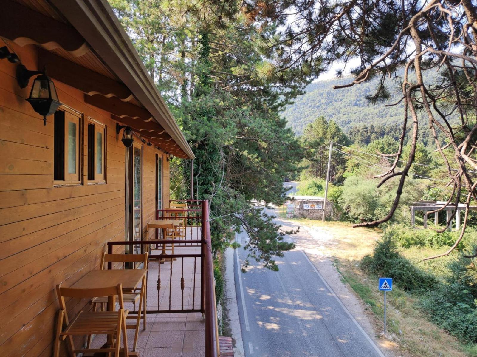 Hotel Toni Llogora Dukat Exteriér fotografie