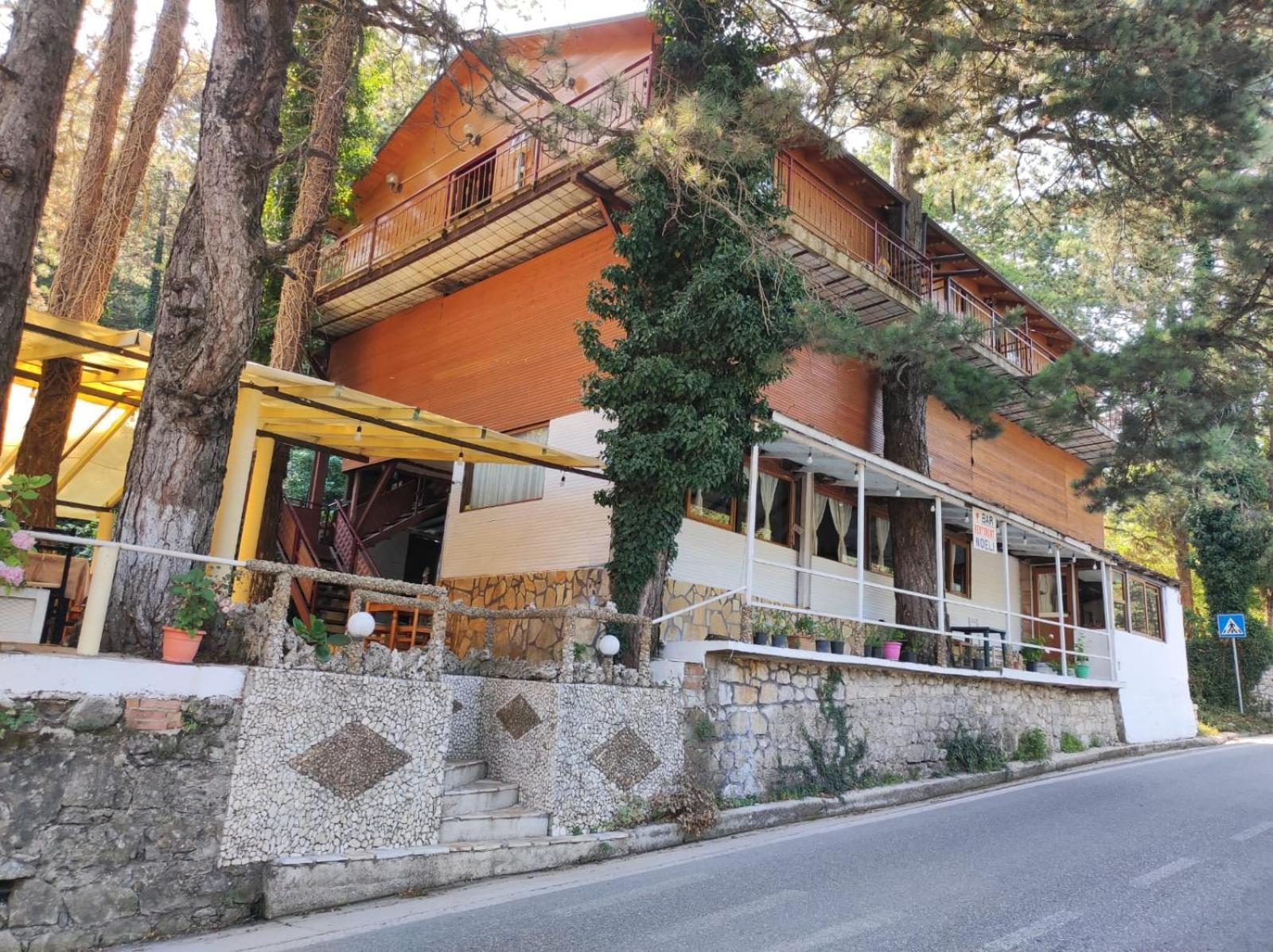 Hotel Toni Llogora Dukat Exteriér fotografie