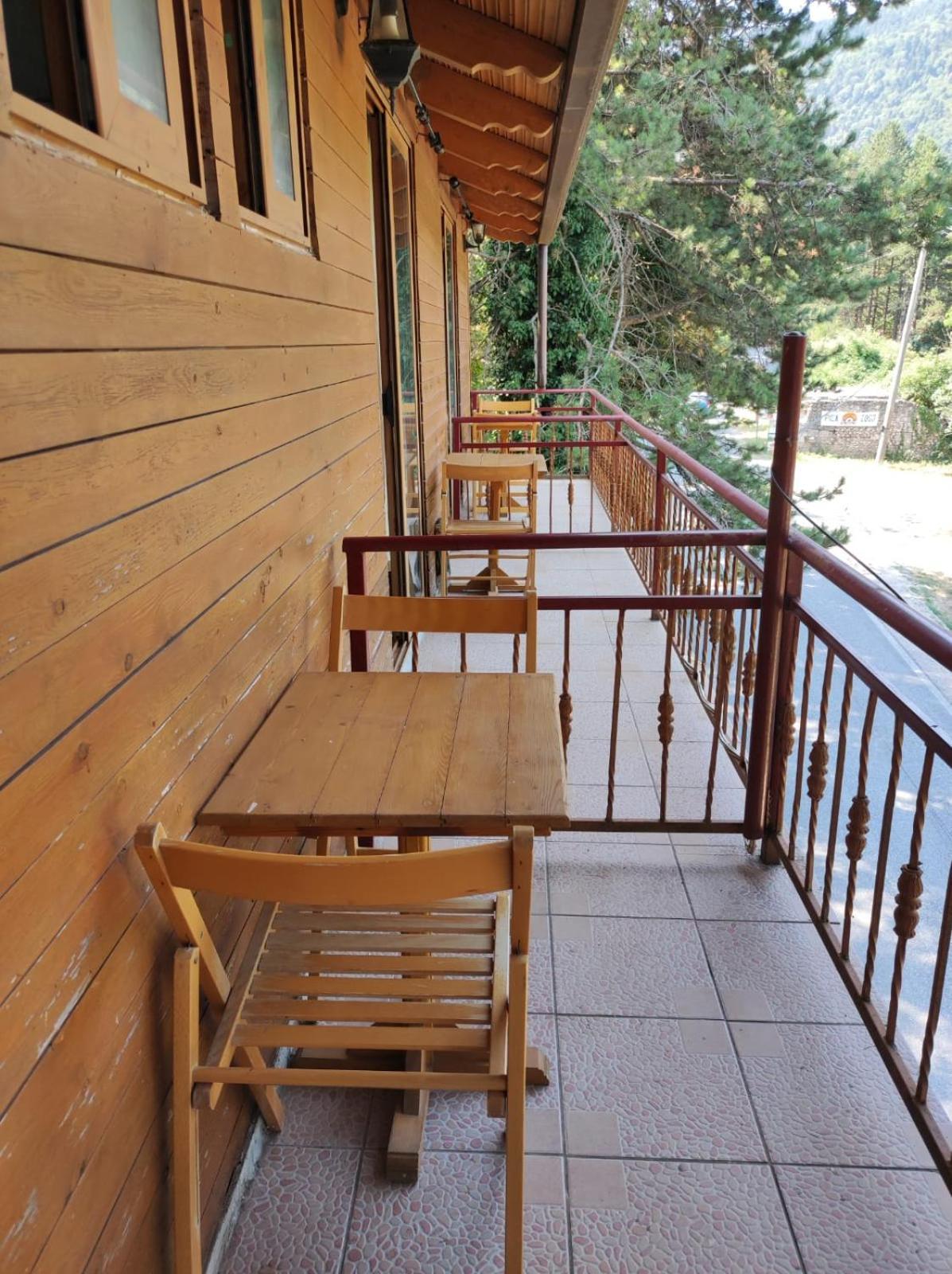 Hotel Toni Llogora Dukat Exteriér fotografie
