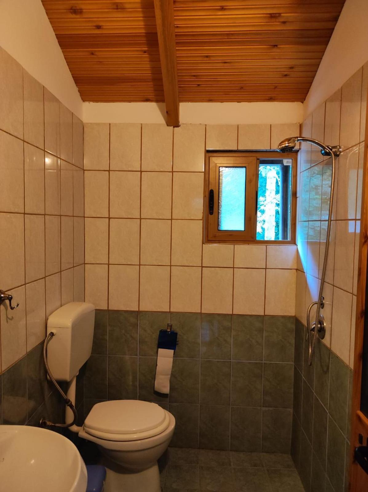 Hotel Toni Llogora Dukat Exteriér fotografie
