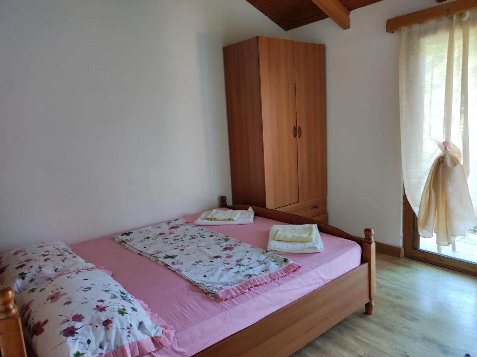Hotel Toni Llogora Dukat Exteriér fotografie